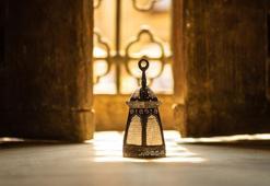 İsra Suresi 1. ayet meali ve Türkçe okunuşu nedir? Miraç Kandili İsra Suresi ayeti tefsiri