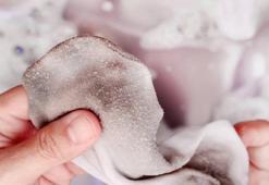 Altı grileşen çorapları tertemiz yapan yöntemler! Yeni alınmış gibi beyazlıyor