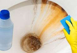 Çamaşır suyunu rafa kaldıran yöntem! Klozete damlatınca bembeyaz oluyor