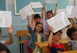 KARNE GÜNÜ! 16 Ocak okullar yarım gün mü, tam gün mü? 16 Ocak 2026 karneler saat kaçta verilecek, ders işlenecek mi?