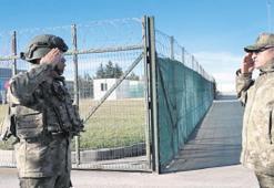Kara Kuvvetleri Komutanı sınırda birlikleri denetledi