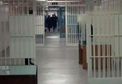 İzmir’de cezaevinde hükümlü infaz ve koruma memurlarına saldırdı! 2 yaralı