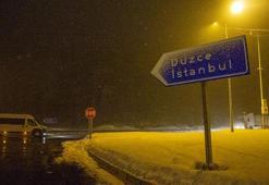 Bolu Dağı'nda yoğun kar! Ekipler sürücüleri uyarıyor