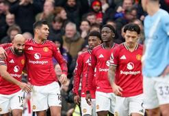 Premier Lig'de Manchester United, Manchester City'i dağıttı!