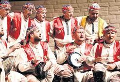 İki gelenek aynı sahnede