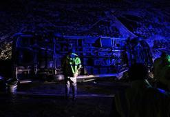 Kuzey Çevre Otoyolu'nda servis minibüsü devrildi, 11 kişi yaralandı