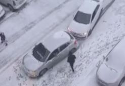 Esenyurt'ta yollar buz pistine döndü, kayan araçlar kaza yaptı