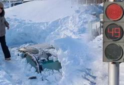 Kar 1,5 metreyi geçti, bir şehir gömüldü! Daha da artacak