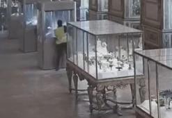 Louvre Müzesi soygununa ait yeni görüntüler ortaya çıktı