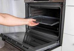 Fırındaki kötü kokulara yarım limon yöntemi! Yağları yumuşatıyor havasını temizliyor