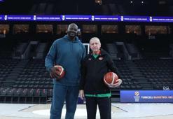 Cumhurbaşkanı Erdoğan, eski NBA oyuncusu Shaquille O'Neal ile basketbol oynadı
