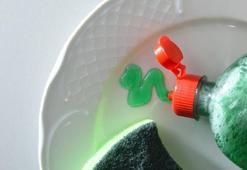 Sadece bulaşıkları değil tüm lekeleri temizliyor! Bir şişesi her yere yetecek
