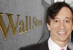 70 yaşındaki ünlü ismin evinden işkence zindanı çıktı! Taciz odaları, kelepçeler, kırbaçlar...