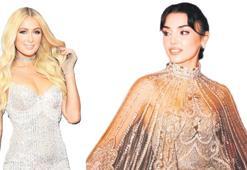 Pozlarına Paris kalbi