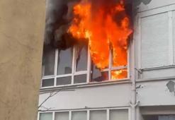 Ayvalık’ta evde büyük panik: Buzdolabı patladı, alevler evi sardı