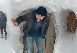 Burası Türkiye! Kar evleri yuttu, tek çözüm tünel kazmak oldu