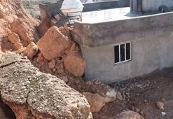 Dev kayalar, 5 kişilik ailenin yaşadığı evin üzerine yuvarlandı