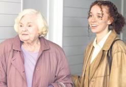 İnsanız, yaşlı değil