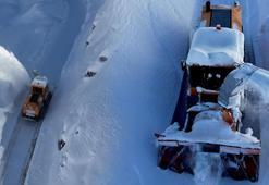 Yurdun birçok yeri beyaza büründü! '4 metre kar yağmış durumda'