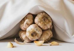 Eskilerin uyguladığı şaşırtıcı yöntem: Yastık altına sarımsak koyunca bakın ne oluyor?