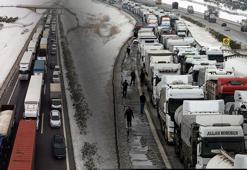 TAG otoyolunda kilometrelerce araç kuyruğu!