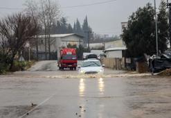 Sarı kod uyarısı kabusa döndü! Antalya’da sel hayatı felç etti
