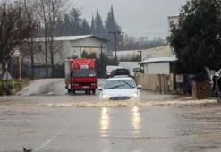 Sarı kod uyarısı kabusa döndü! Antalya’da sel hayatı felç etti