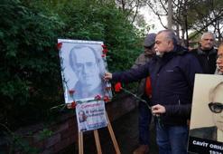 Uğur Mumcu’nun öldürülmesinin üzerinden 33 yıl geçti! Ayvalık'taki evinin önünde anıldı