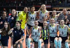 Sultanlar Ligi'nde Fenerbahçe, Eczacıbaşı'nı rahat geçti