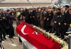 Haldun Dormen'e veda! Cenazede usta oyuncu İzzet Günay fenalaştı