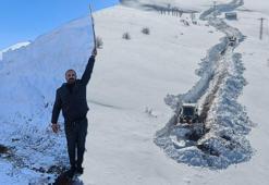 4 metre kar yağdı! Tek başına mahsur kaldı: İnşallah akşama kadar yetişiriz oraya