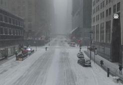 New York'ta kar fırtınası etkili oldu