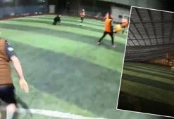 Antalya’da korkutan anlar! Halı sahanın çatısı çöktü, futbolcular son anda kurtuldu