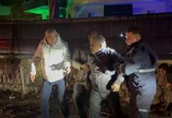 Hayat kurtaran çalı! Araç sürüklendi, sürücü son anda kurtuldu