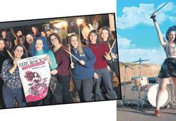 15 kadın baterist aynı sahnede