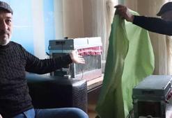 15'inci kattaki evinin oturma odasına arı kovanı sistemi kurdu