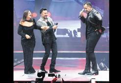 Bu kez Sibel ve Ata ile döktürdü