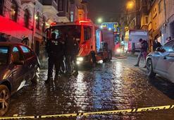 Beyoğlu'nda 4 katlı otelde yangın