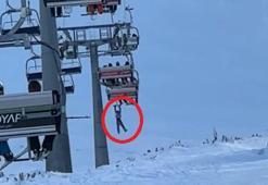 Erciyes’te kayakçının zor anları! Snowboardını almak isterken telesiyejde asılı kaldı: O anlar kamerada