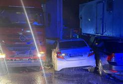 TIR, park halindeki 8 araca çarparak durabildi