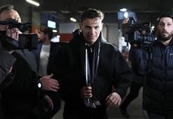 Uçuşu iptal olan Kristjan Asllani, Beşiktaş için İstanbul'a geldi