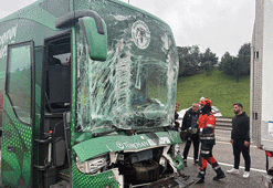 Konyaspor U-19 futbol takımı kaza yaptı! Soförü ve 2 futbolcu yaralandı