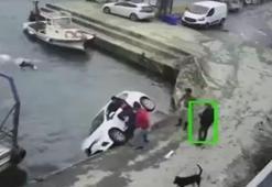 Otomobil denize uçtu, tekneden atlayıp yüzerek kurtarmaya gitti
