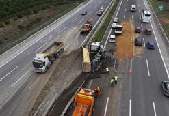 Kuzey Marmara Otoyolu'nda kamyon devrildi! Trafikte yoğunluk oluştu