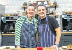 Akil’le mutfağa girdi