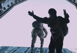 MSB, A400M uçağından yapılan paraşüt atlayışına ilişkin görüntüleri paylaştı