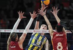 Voleybolda derbi maçta Fenerbahçe, Galatasaray'ı set vermeden geçti