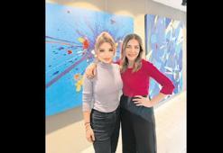 Kara evi için sergi gezdi