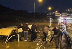 Son dakika... Aydın'da minibüs suya gömüldü, 20 yolcu mahsur kaldı