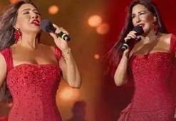 Kim der 71 yaşında! Nükhet Duru'nun cesur tarzı olay oldu